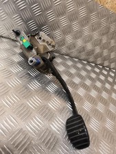 Pedale d'embrayage RENAULT CLIO 3 PHASE 2 BREAK 8200510910