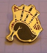 pin's BINIOU CORNEMUSE BRETAGNE FRAISSE