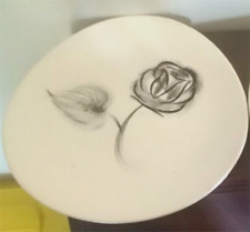 4 assiettes anciennes plates rose noir fond blanc