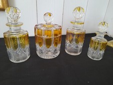 Ensemble de flacons anciens de