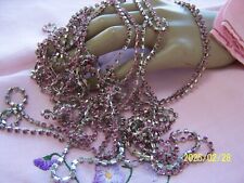 Magnifique et ancien galon en strass roses sertis sur métal argenté.   Réf n°135