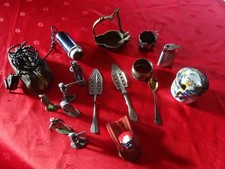 DIVERS OBJETS TRES ANCIENS EN BON ETAT VOIR PHOTOS SOLDATS RASOIR LAMPE A HUILE