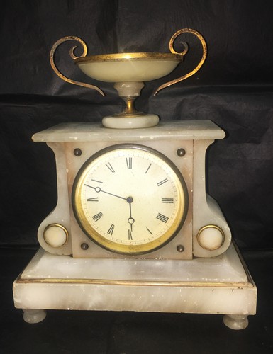 Petite pendule albâtre
