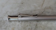 MAGNIFIQUE STYLO BILLE GRAF VON FABER-CASTELL PL. RHODIUM - FINITION GUILLOCHEE