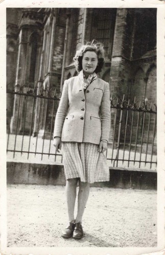 Ancienne photographie jeune - ancienne,