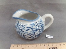 ancien crémier pot à lait en porcelaine du Japon (DC97)