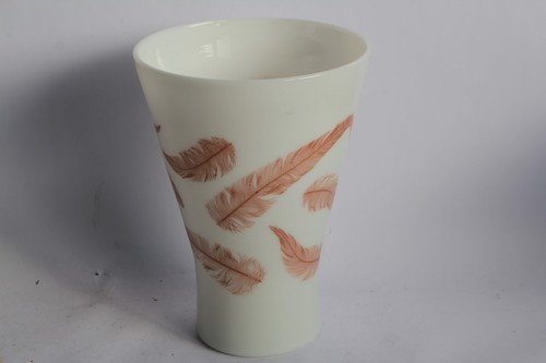 Vase opaline émaillée - , plumes