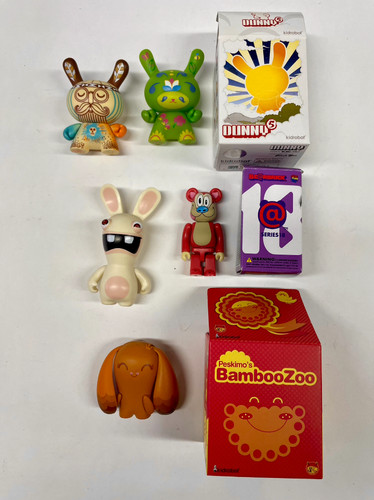 Lot figurines art toys - lot,