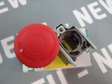 XB4BS8445 - SCHNEIDER - XB4 BS8445 / bouton d'arrêt d'urgence coup de poing  NEW