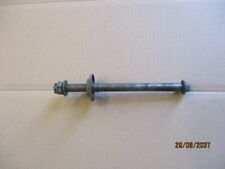 Axe de roue avant pour