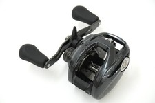 Moulinet Daiwa Tatula TW 300 XHL Baitcast main gauche