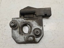 Système attache capot moteur