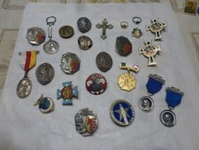 Gros lot Badge , médaille insignes religieux  pélerinage  divers diocèse 24 pi