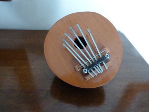 Kalimba piano à - à, pouce