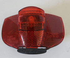 BASTA Eclairage vélo à dynamo arrière sur porte bagages entraxe 50 et 80 mm