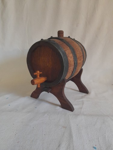 Ancien joli petit tonneau - ancien,