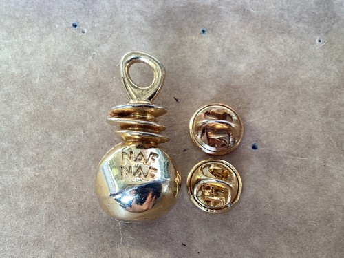 Pins naf parfum - pins, signe