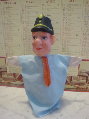 Ancienne marionnette garde - le,