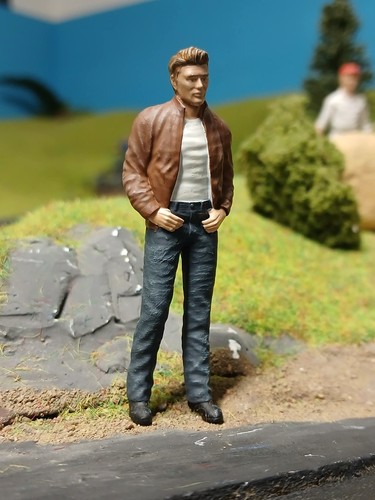 Figurine slot peint - -,
