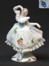AA 1900 très jolie danseuse dentelle Volksted 70g9cm porcelaine allemande saxe