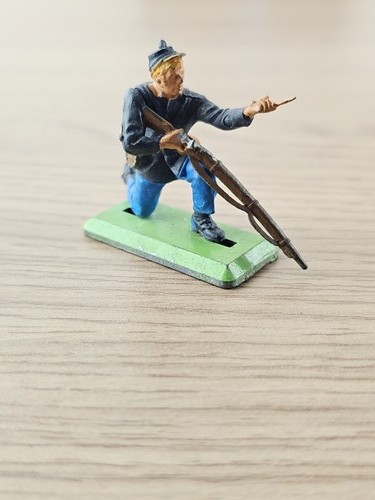 Figurine ancienne plomb - en,