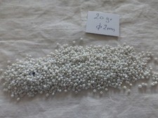 lot de 20 g perle ancienne en verre  broderie passementerie blanche 2 mm