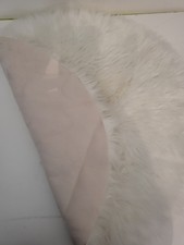 Descente de lit ronde effet fausse fourrure poils longs blanc sur peau 60x60 cm