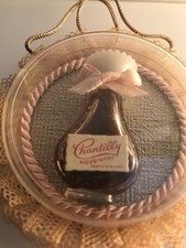 tres rare miniature dans boite plexi ** chantilly ** houbigant **