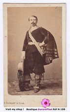 ACTEUR OU CHANTEUR EN COSTUME