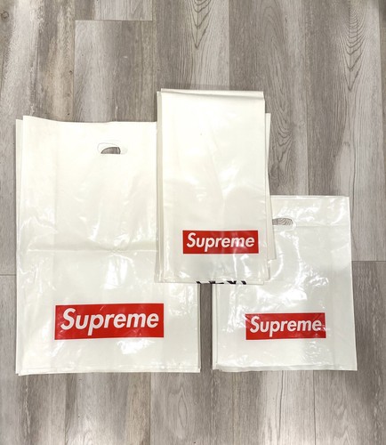 Lot supreme white plastic - lot, of