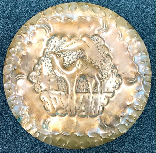 Assiette cuivre repoussé - en,