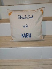 housse coussin neuve relookée thème mer, couleur écru, motifs orange et bleu 