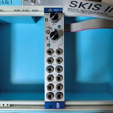 Synthétiseur modulaire Bastl Instruments SKIS II utilisé avec accessoires