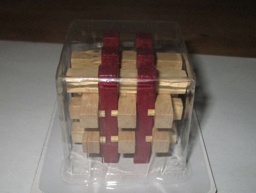 Casse tête cage poule - ,