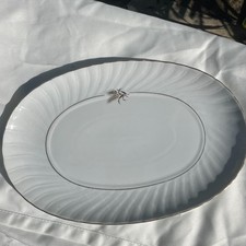 Plat de service allongé en