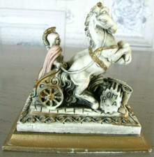 Petit sujet en résine Char