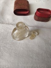 Ancien flacon  à sel dans son étui  D'origine ou il est inscrit sels