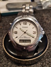 Montre Pulsar analogique et à