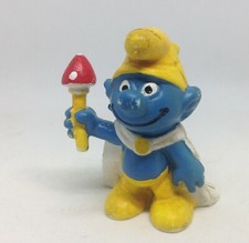 schtroumpf avec cape couronne