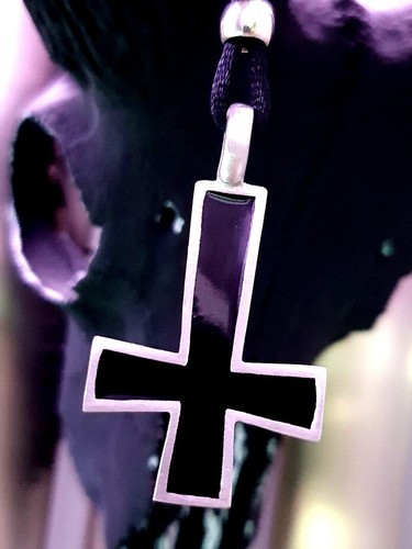 Croix inversée collier - inversée,