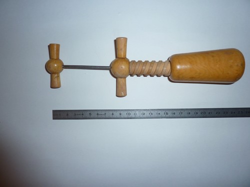 Tire bouchons anciens bois - tire,
