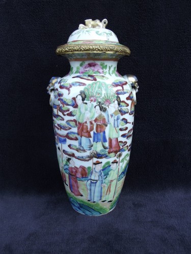 Ancien vase pot couvert - , en