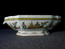 Plat ancien en faïence de Rouen nord France 18 siècle XVIII à décor pagode