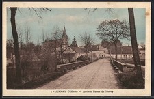 CPA Annay, Arrivée Route de