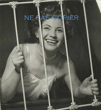 FEMME DEVETUE vers 1950  photo