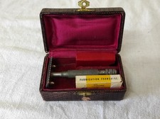 Ancien Rasoir à main  modèle normal à 2 coupes + lames