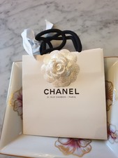 CHANEL Petit Sac Shopping  14x14x6 cm   Camélia  Scintillant   Ruban BLANC  NEUF