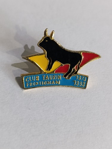 Pin club taurin frontignan - pin's,