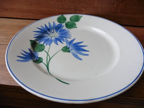 Plat faïence signé - en,