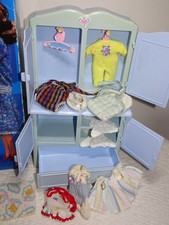 Famille Doucoeur Heart family doll dresser armoire habit poupée vintage barbie
